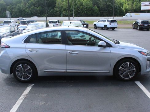 Used 2022 Hyundai Ioniq Limited FWD image 5