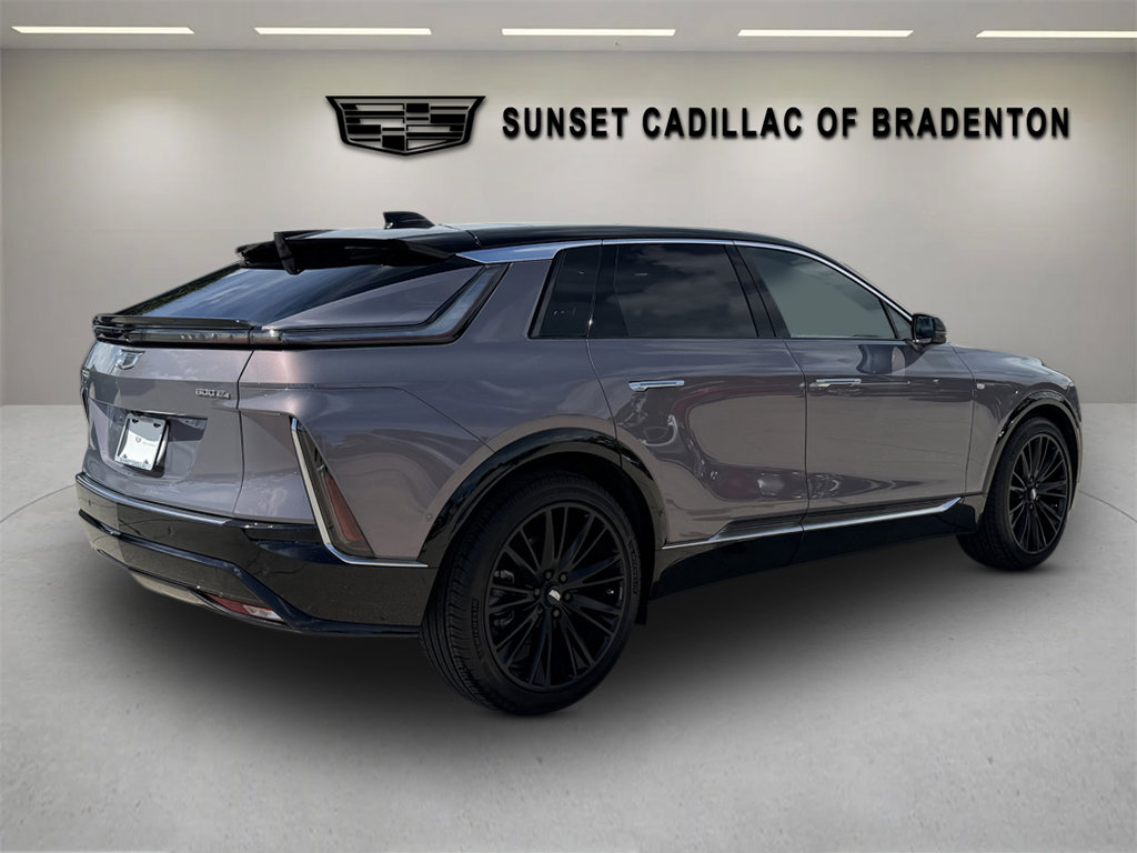 Certified 2026 Cadillac Lyriq Signature Luxury w/ LPO, Blue Accent Package AWD/4WD image 3