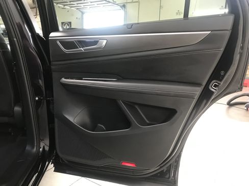 Used 2024 Volkswagen Atlas Cross Sport SE w/ Panoramic Sunroof Package image 11