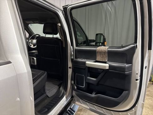 Used 2017 Ford F250 Lariat w/ Chrome Package AWD/4WD image 32