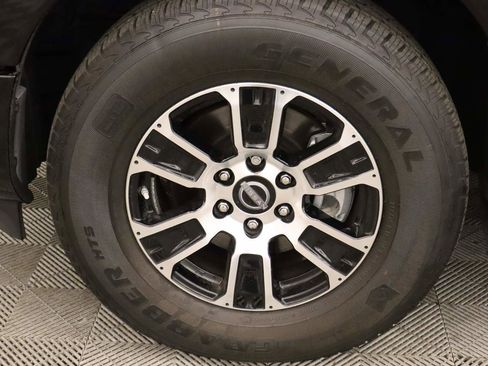 Used 2024 Nissan Titan SV w/ SV Convenience Package image 6