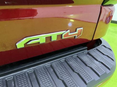 Used 2021 GMC Sierra 1500 AT4 w/ AT4 Preferred Package AWD/4WD image 13