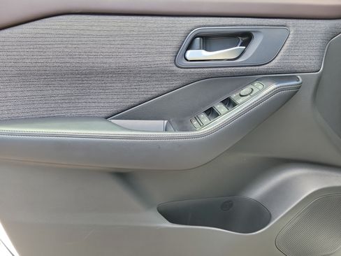Certified 2023 Nissan Rogue SV FWD image 15