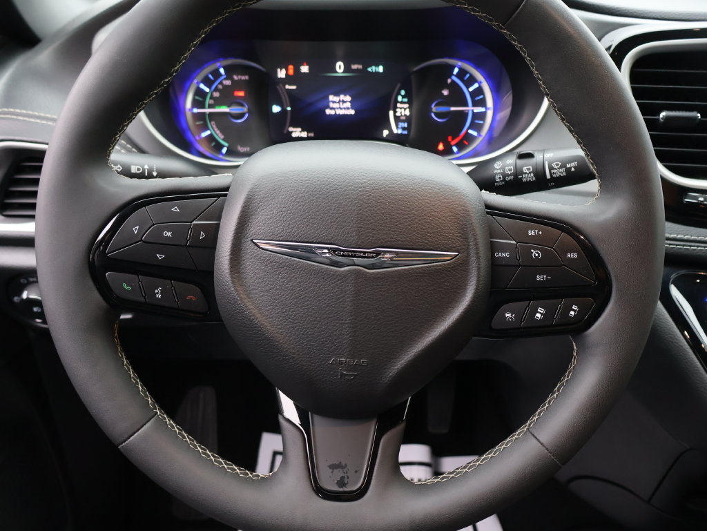 Used 2024 Chrysler Pacifica Limited FWD image 21