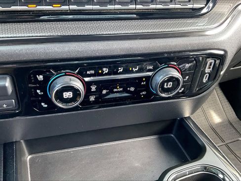 Used 2022 Chevrolet Silverado 1500 ZR2 w/ Technology Package image 32