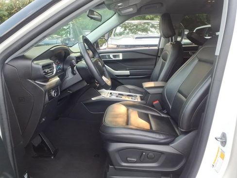 Used 2023 Ford Explorer XLT w/ Equipment Group 202A AWD/4WD image 12