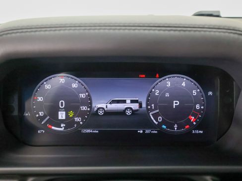 Used 2024 Land Rover Defender 130 X-Dynamic SE AWD/4WD image 31