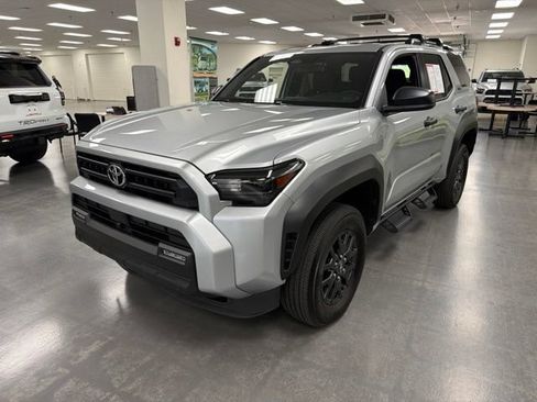 Certified 2025 Toyota 4Runner SR5 AWD/4WD image 3