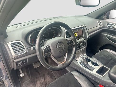 Used 2018 Jeep Grand Cherokee Altitude AWD/4WD image 10