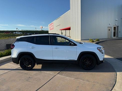 Used 2023 GMC Terrain SLE w/ Driver Convenience Package image 2