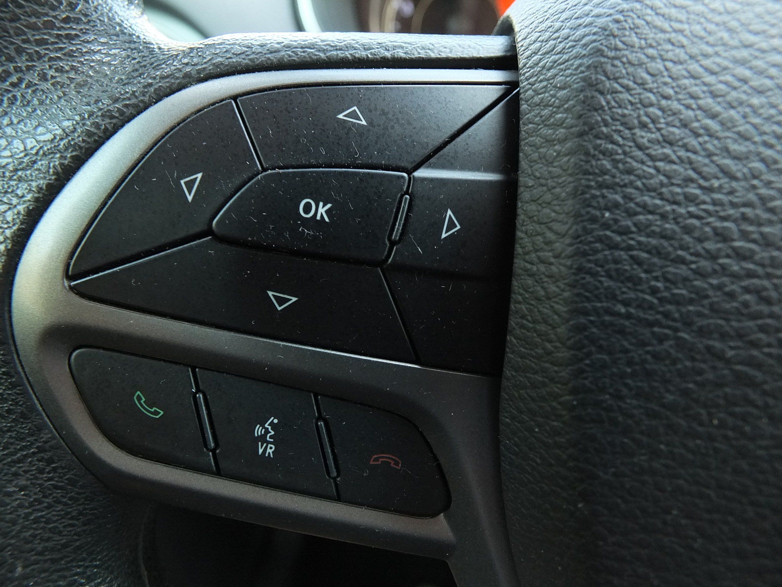 Used 2019 Jeep Cherokee Latitude w/ Popular Appearance Group FWD image 18