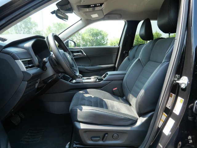 Used 2025 Mitsubishi Outlander SE AWD/4WD image 14