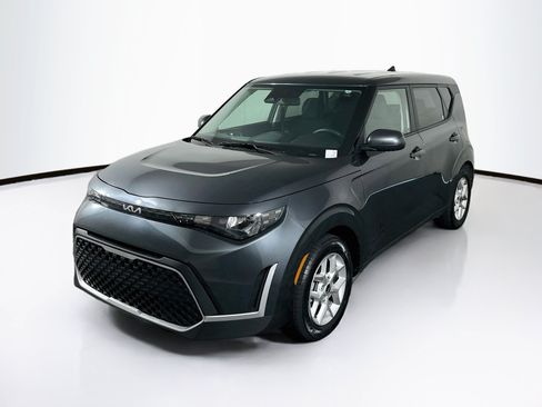 Used 2025 Kia Soul LX w/ LX Technology Package FWD image 3