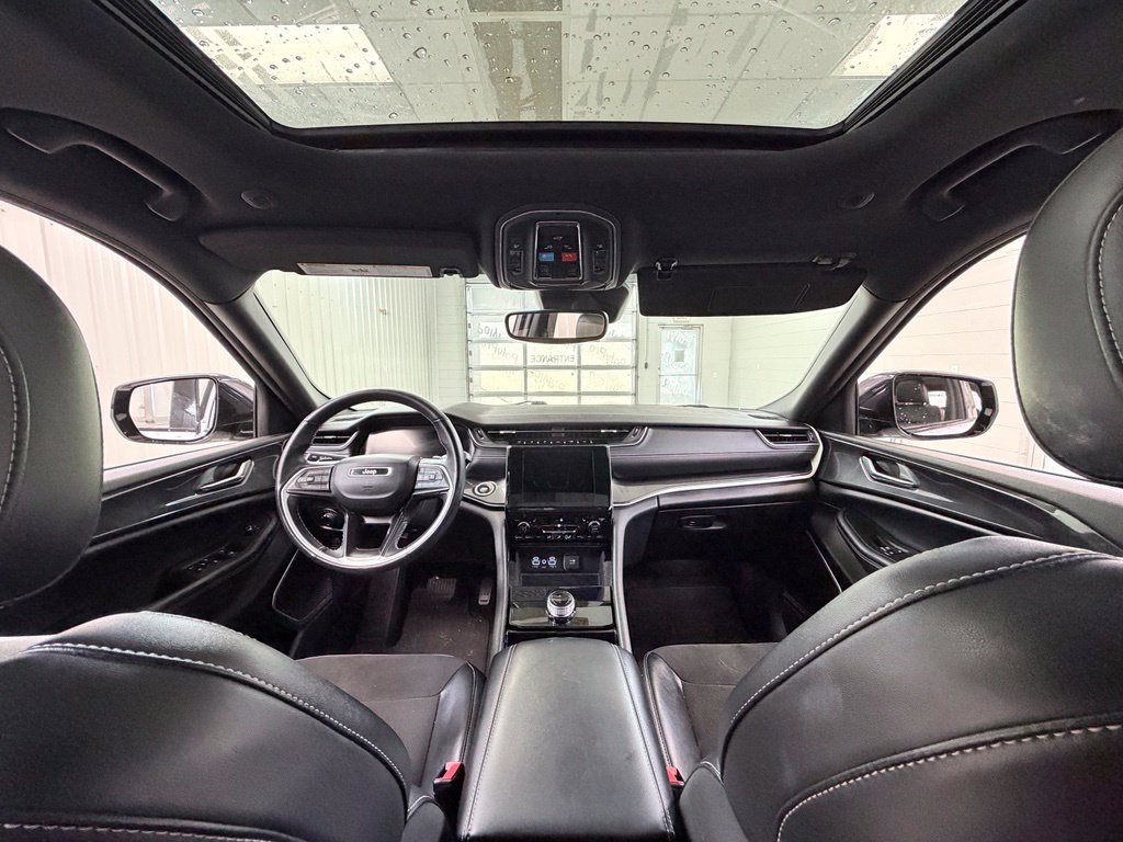 Used 2022 Jeep Grand Cherokee Altitude AWD/4WD image 27