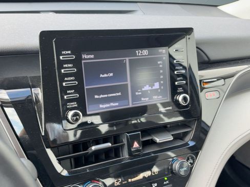 Used 2022 Toyota Camry SE image 19