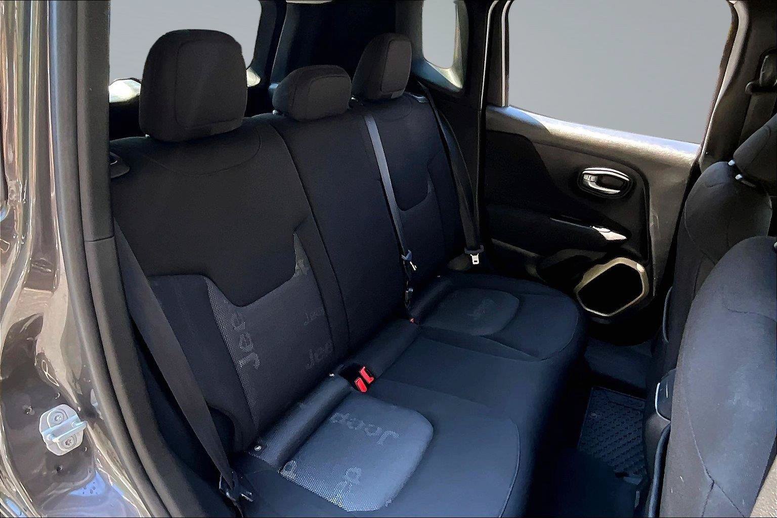 Used 2017 Jeep Renegade Latitude AWD/4WD image 27