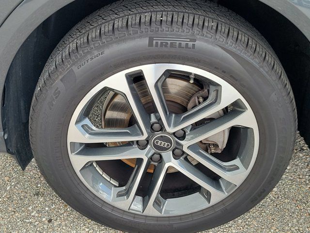 Certified 2025 Audi Q5 Premium w/ Convenience Package AWD/4WD image 9