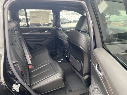 New 2025 Jeep Grand Cherokee Limited image 33