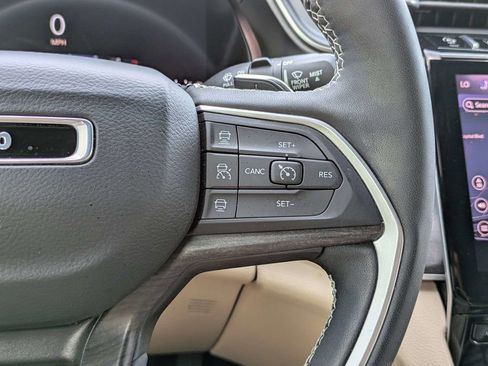 Used 2023 Jeep Grand Cherokee L Limited w/ Luxury Tech Group II RWD image 29