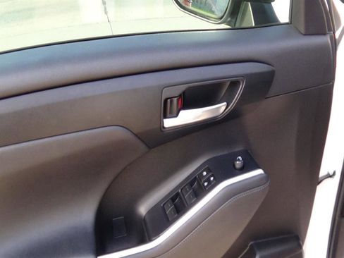 Used 2023 Toyota Highlander XSE image 19