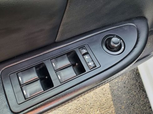 Used 2013 Chrysler 200 Limited image 8