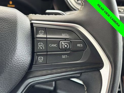 Used 2023 Jeep Grand Cherokee L Laredo image 14