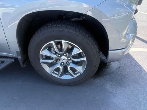 Used 2025 Chevrolet Silverado 1500 Custom AWD/4WD image 5