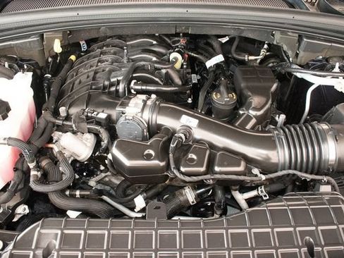 Used 2023 Jeep Grand Cherokee L Limited w/ Luxury Tech Group II AWD/4WD image 3