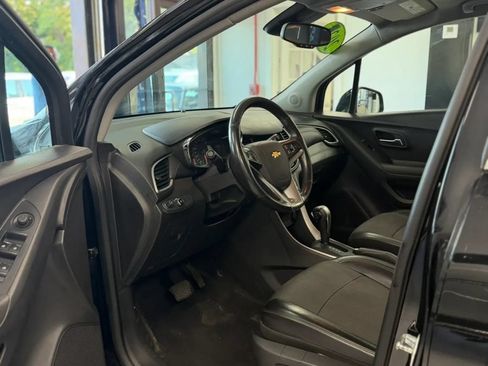 Used 2020 Chevrolet Trax LT w/ LT Convenience Package FWD image 10