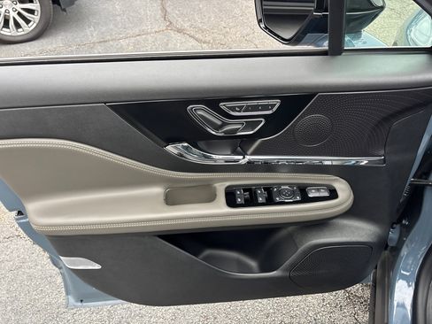 New 2025 Lincoln Corsair Premiere image 11