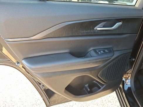 Used 2025 Jeep Grand Cherokee Altitude image 19