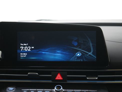 Certified 2025 Hyundai Elantra Limited FWD image 16