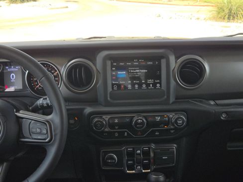 Used 2023 Jeep Wrangler Unlimited Sport AWD/4WD image 16