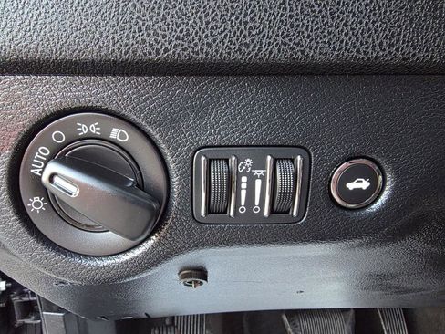 Used 2018 Dodge Charger SXT RWD image 37