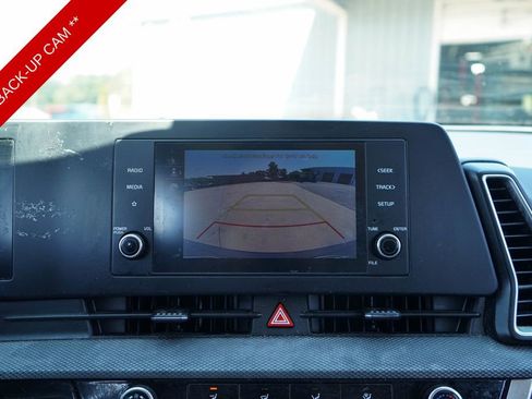 Used 2023 Kia Sportage LX FWD image 11