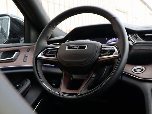 New 2025 Jeep Grand Cherokee Summit w/ Obsidian Package image 45