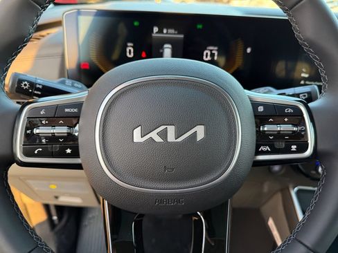 New 2026 Kia Carnival FWD image 22