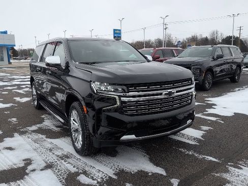 Used 2023 Chevrolet Suburban Premier w/ Premium Package image 10