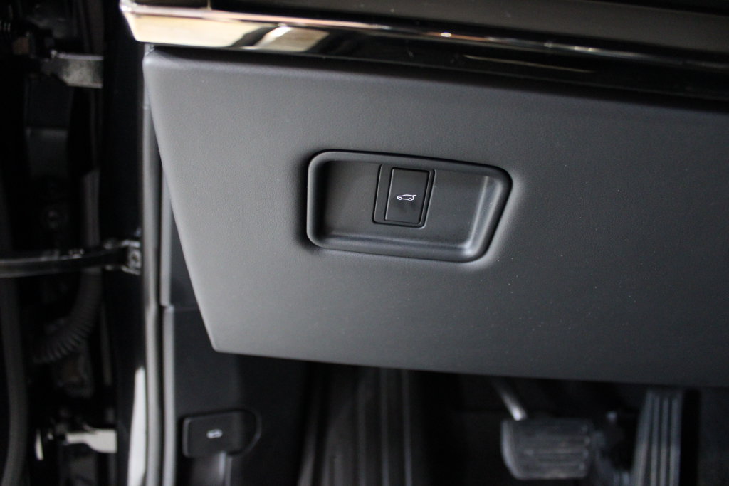 Used 2023 Land Rover Range Rover Sport SE AWD/4WD image 8