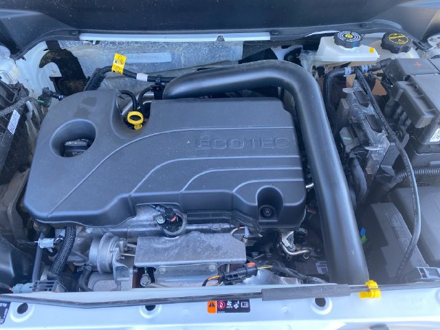 Used 2024 Chevrolet Equinox RS w/ LPO, Floor Liner Package FWD image 15