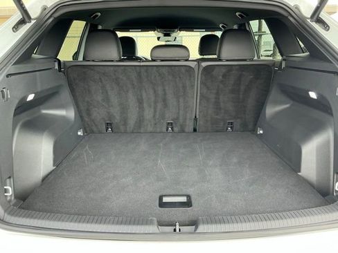 Certified 2025 Volkswagen Atlas Cross Sport SE image 18