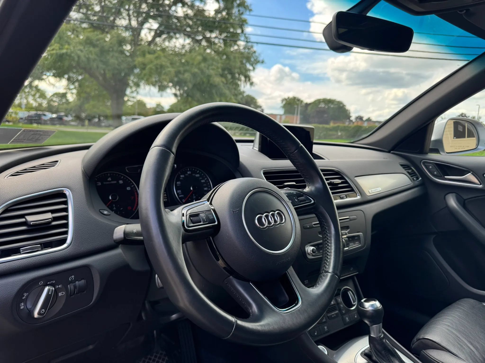 Used 2018 Audi Q3 2.0T Premium w/ Convenience Package AWD/4WD image 19