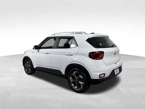 New 2026 Hyundai Venue SEL FWD image 3