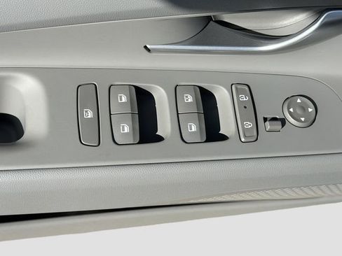 New 2026 Hyundai Elantra SEL Sport Premium FWD image 17