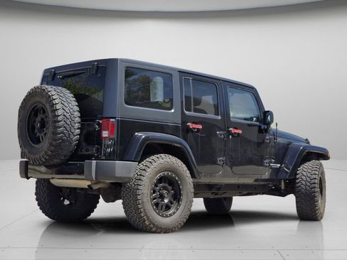 Used 2018 Jeep Wrangler Unlimited Sahara AWD/4WD image 15