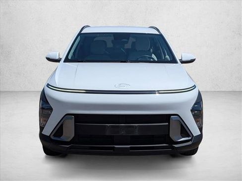 Used 2025 Hyundai Kona SEL FWD image 2