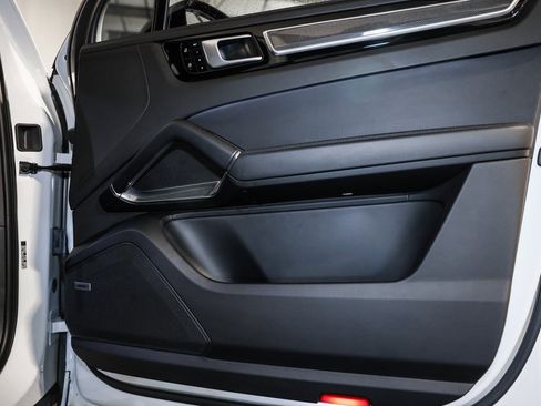 Used 2019 Porsche Cayenne Turbo image 22