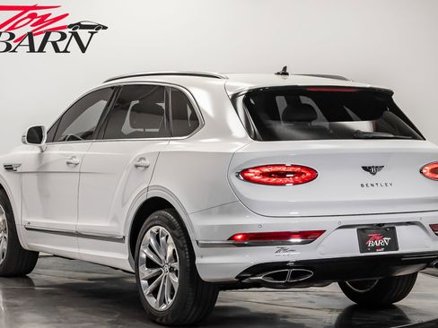 Used 2021 Bentley Bentayga image 3