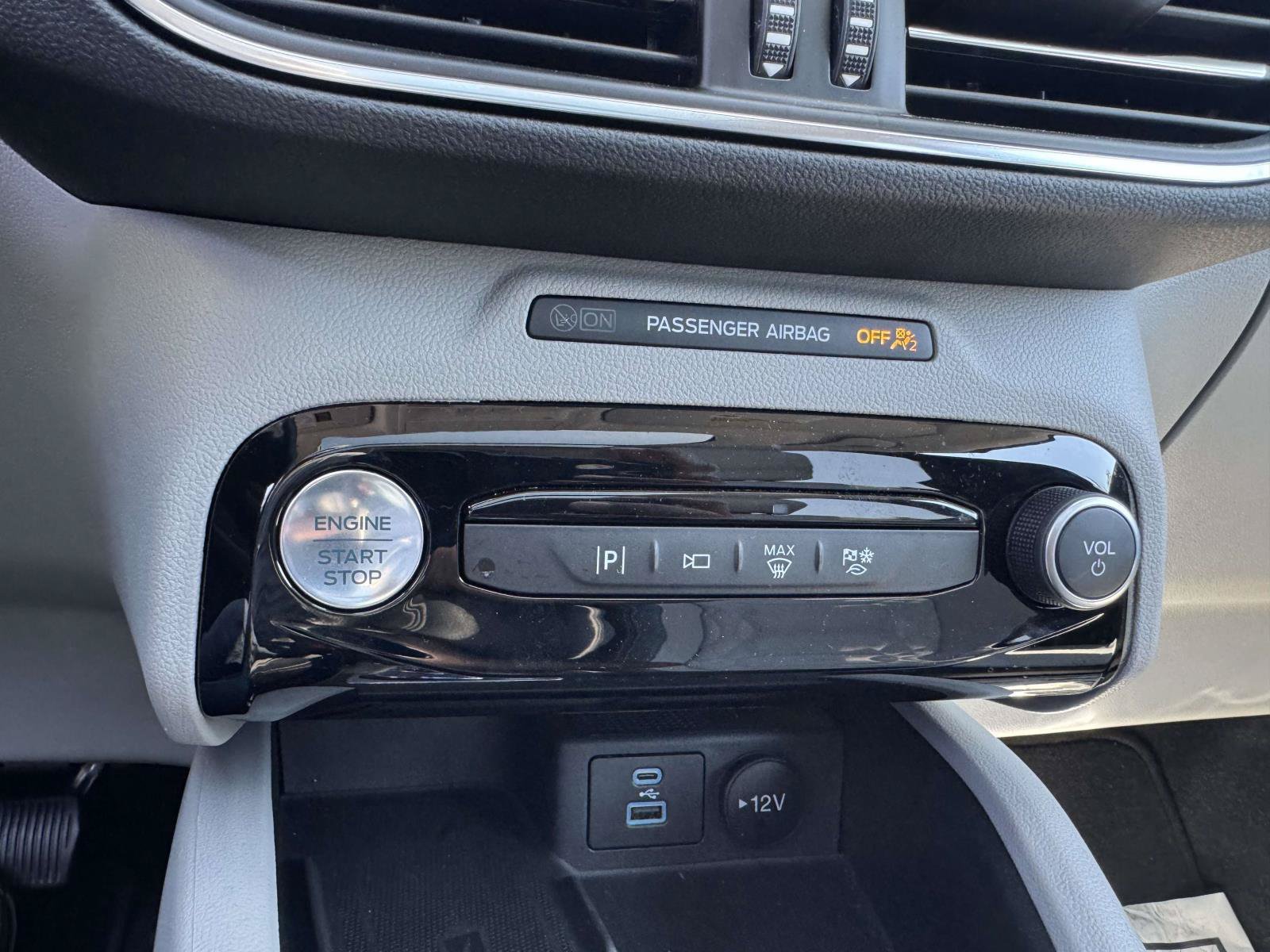 New 2023 Ford Escape SE w/ PHEV Premium Package FWD image 17