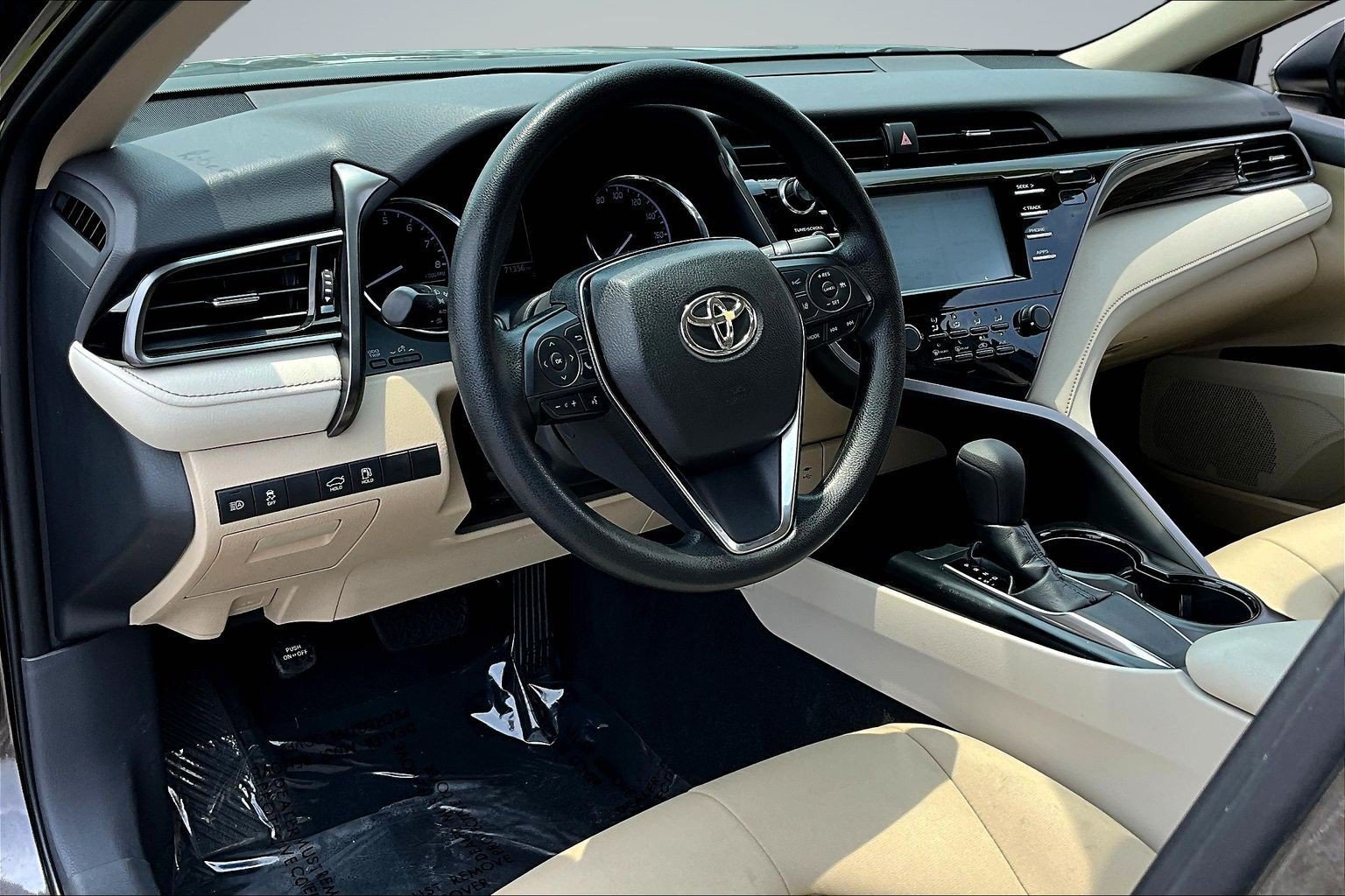 Used 2019 Toyota Camry LE FWD image 13